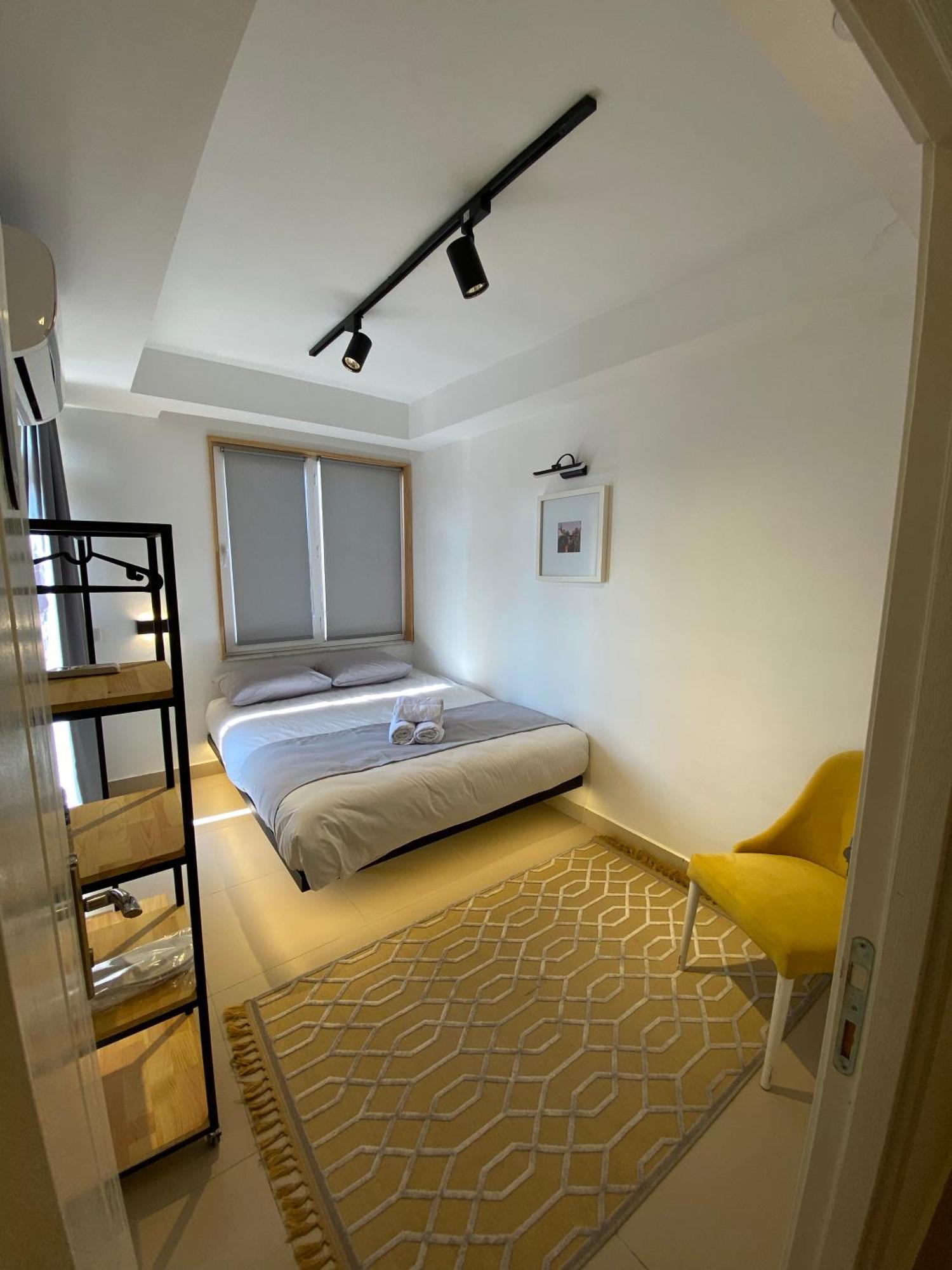 Deer & Otel *